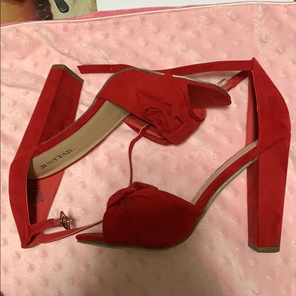 Red heels - Picture 2 of 3